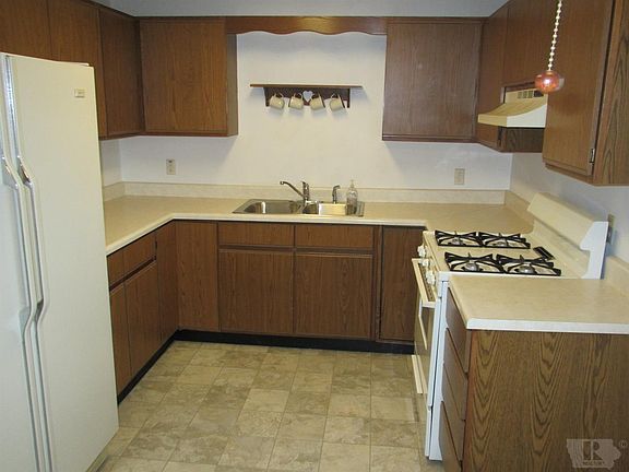 4th image of 909 N Aldrin Dr