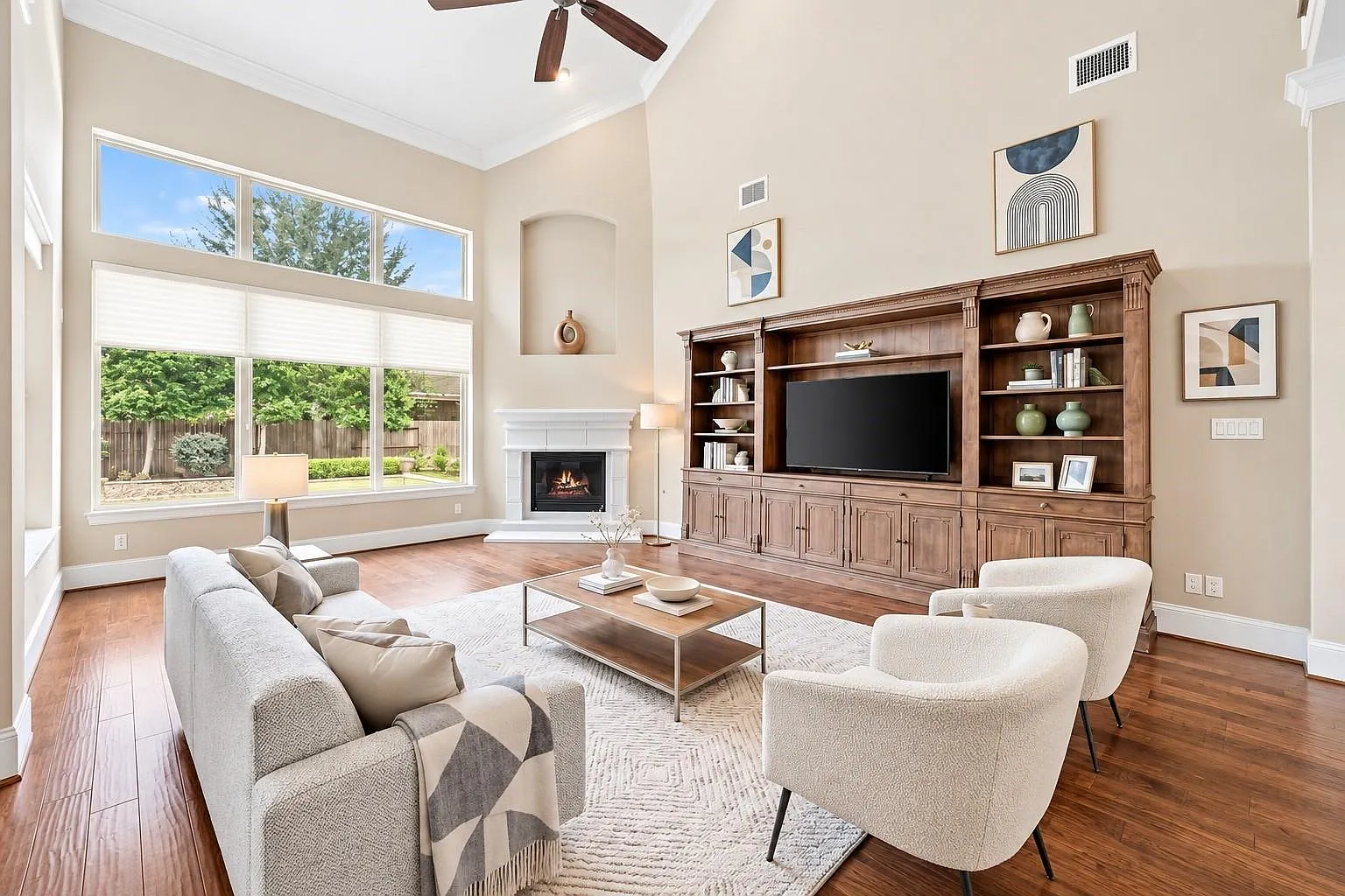 5 bed, 5.5 bath, 5869 sqft, $6,700 — Photo 4