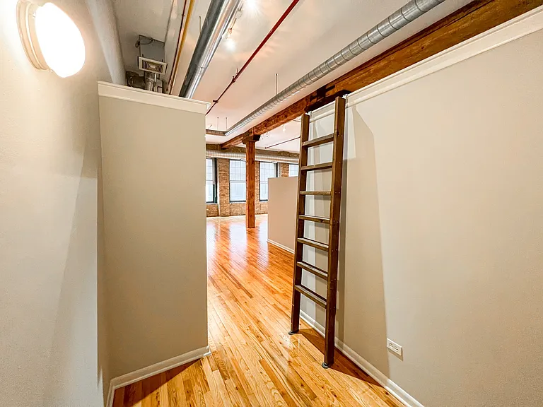 845 W. Fulton Market St. — Photo 14