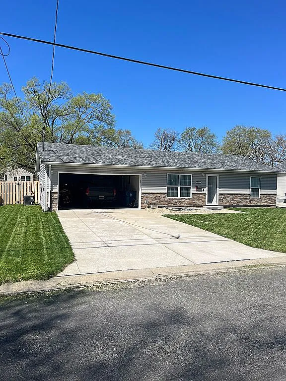 548 Sheridan St photo 1