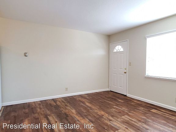 3rd image of 2220 Shamrock Dr APT 3