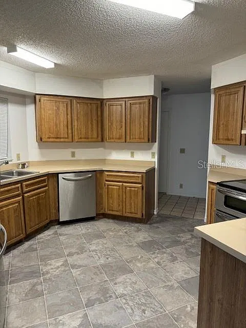 3 bed, 2.0 bath, 1418 sqft, $1,895 — Photo 3