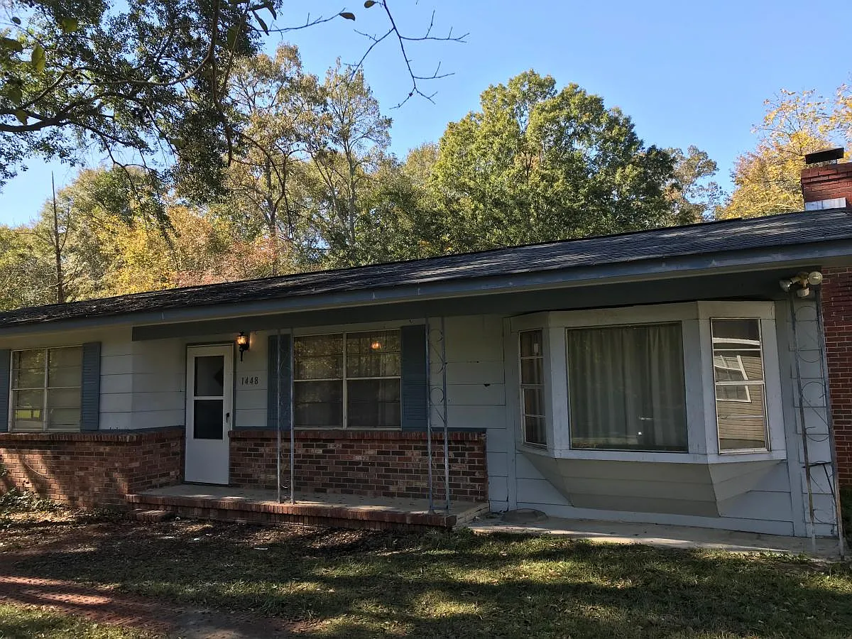 4 bed, 1.5 bath, 1430 sqft, $1,350 — Photo 1