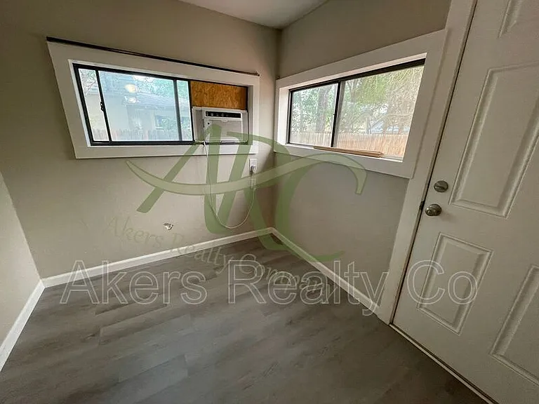 1640 E Orman Ave — Photo 9
