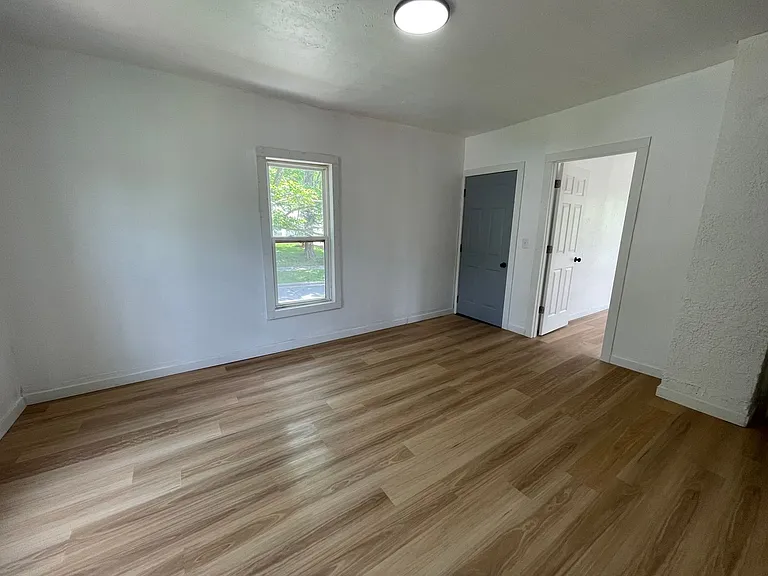 942 Washington St — Photo 5
