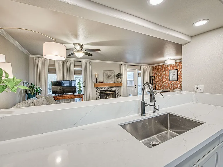 921 E Foxhill Dr — Photo 9