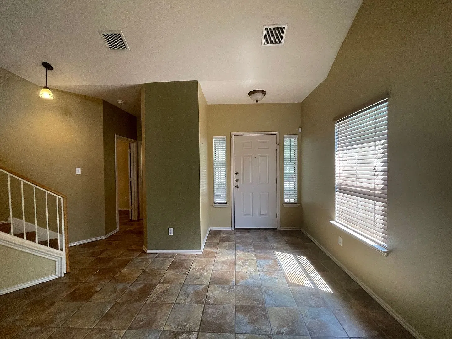 A warm, inviting home in the heart of Kyle's sought-after community! — Photo 4
