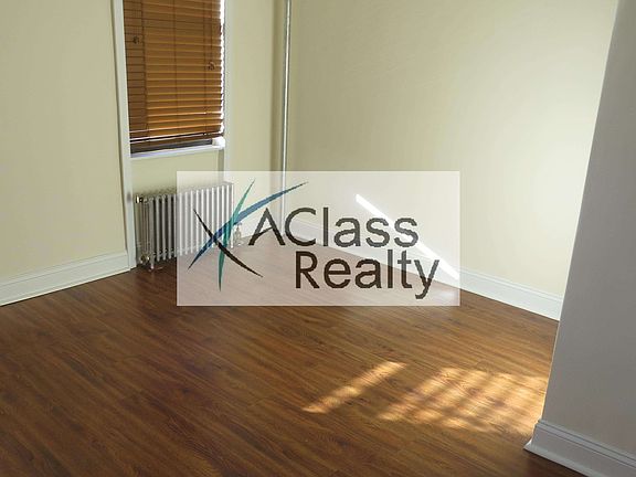 3rd image of 3013 45th St APT 2L