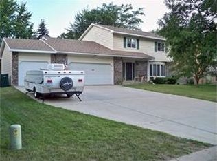 954 98th Ave NE, Blaine, MN 55434