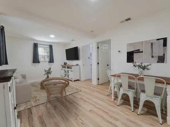 2417 Elk Trl, Granbury, TX 76048