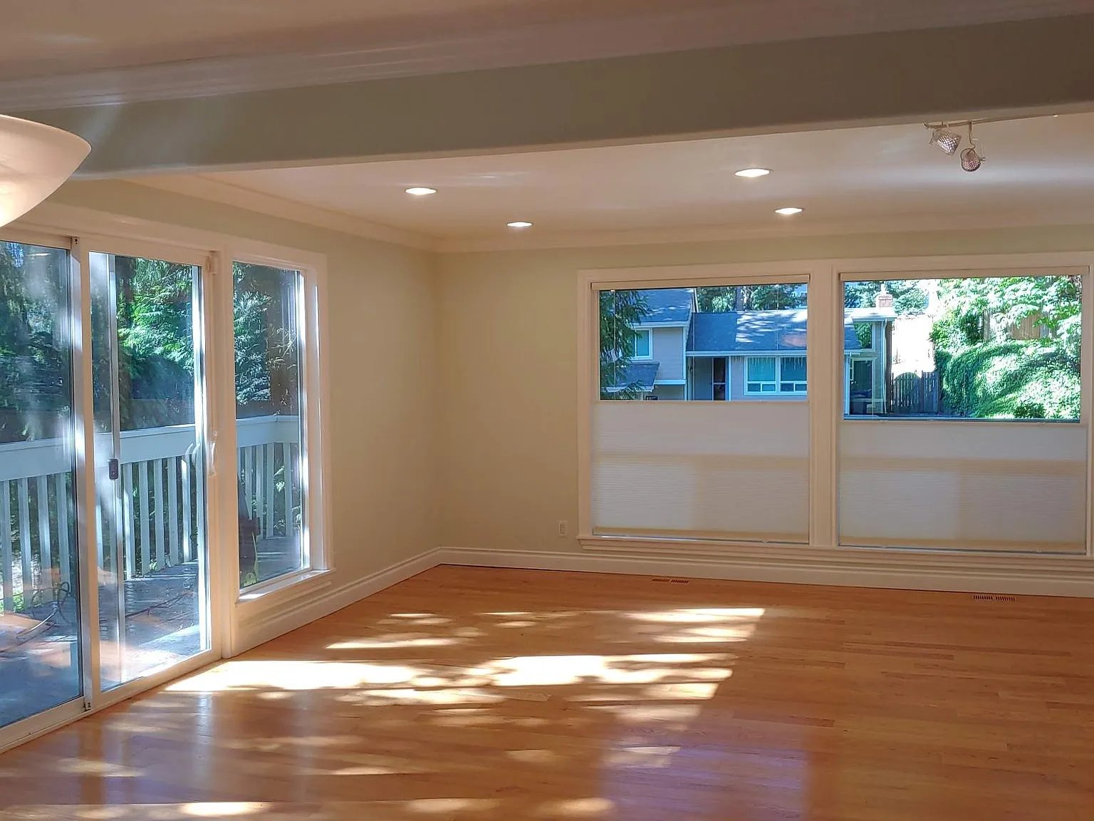 SE 57th St, Bellevue — Photo 2