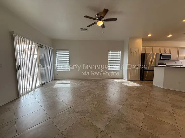 11913 W Jackson St — Photo 13