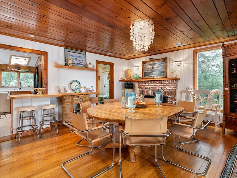 529 Peconic Bay Blvd — Photo 13