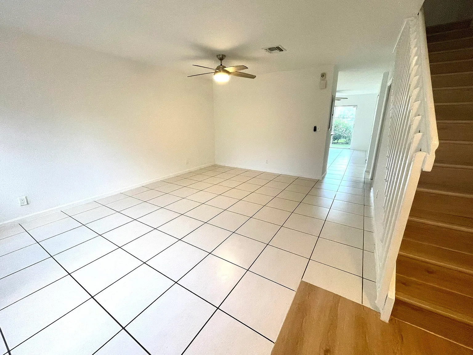 3 bed, 2.5 bath, 1329 sqft, $2,600 — Photo 2
