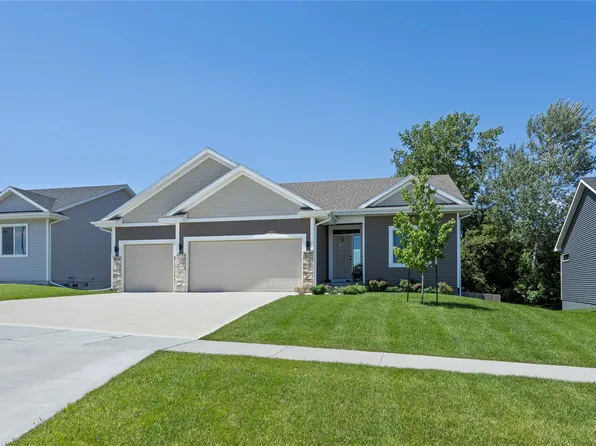 10041 Powell Ave, Johnston, IA 50131