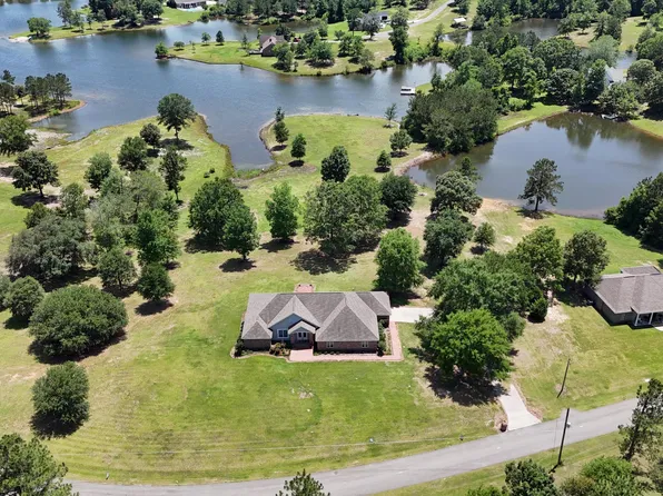 87 N Highlands Dr, Poplarville, MS 39470