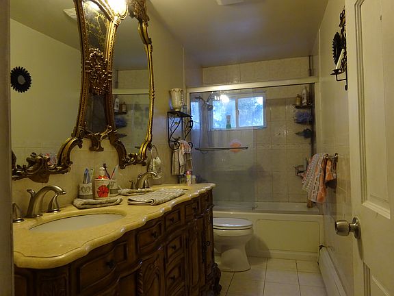 3rd image of 1016 Oakfield Ave