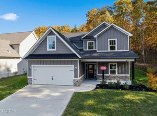 1805 Green Meadows Ln, Lenoir City, TN 37771