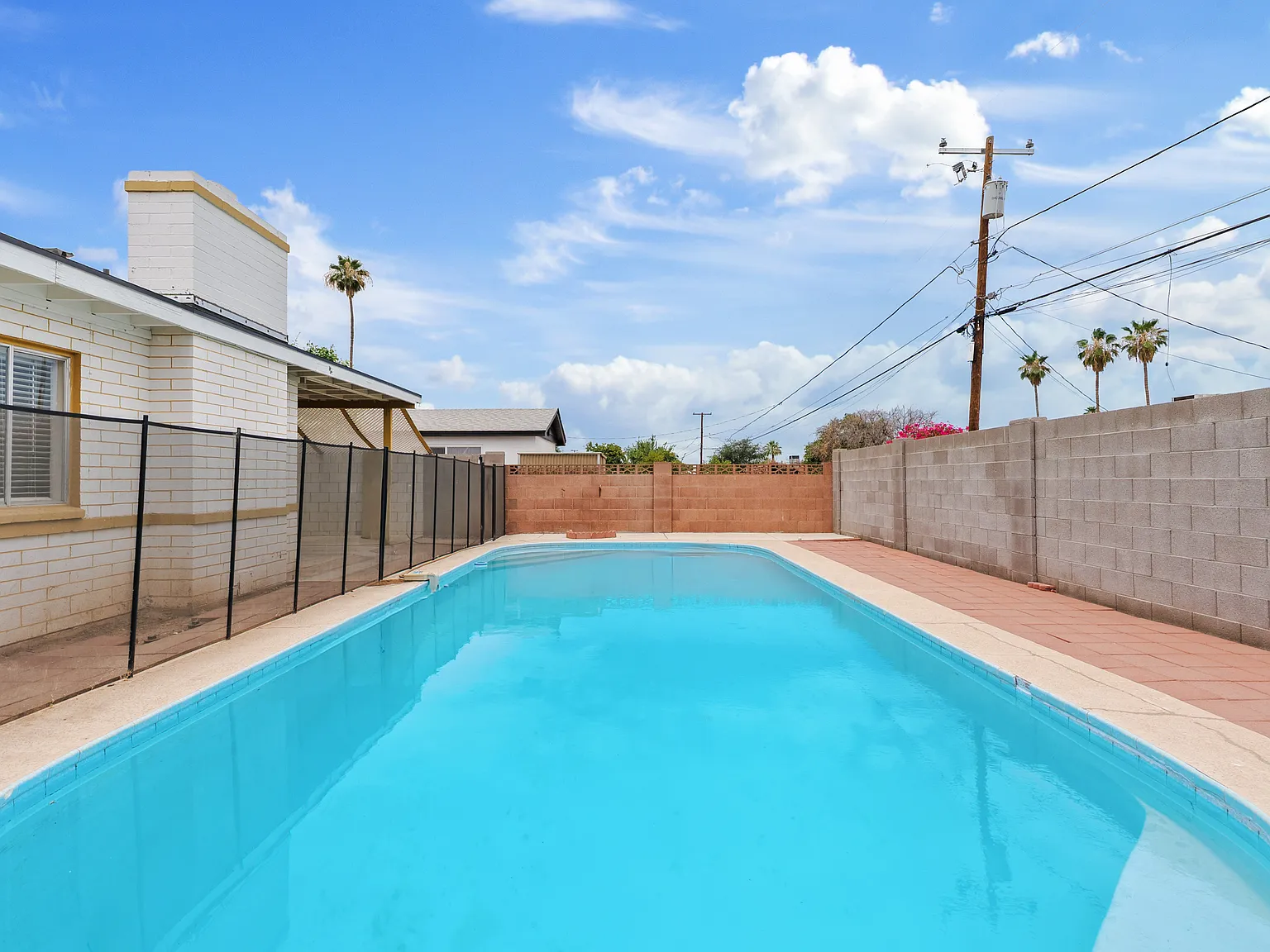 9 bed, 2200 sqft, $800 — Photo 1