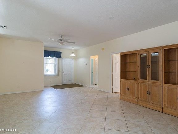 5th image of 907 NW Sarria Ct