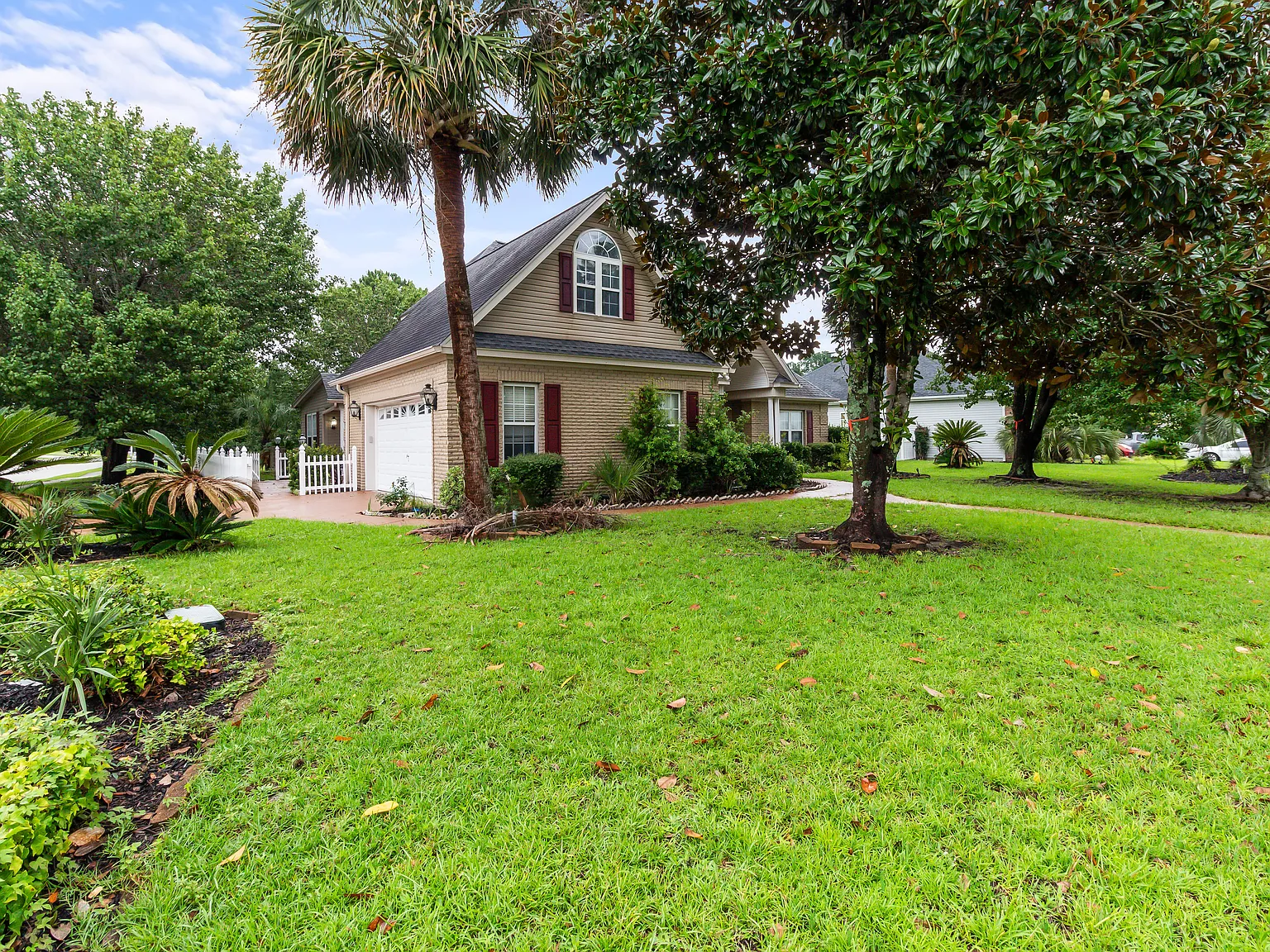 4 bed, 2.5 bath, 3093 sqft, $3,100 — Photo 1