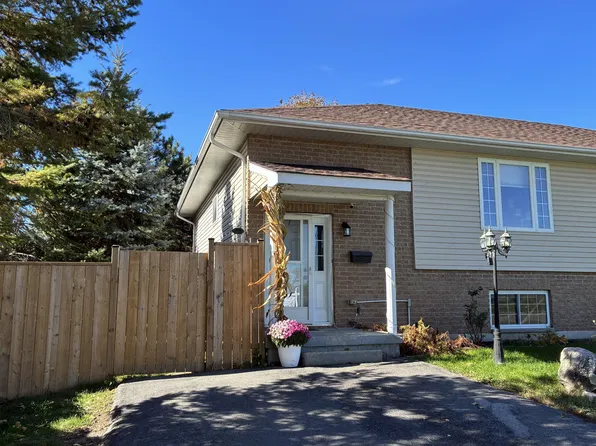 117 1st St, Deseronto, ON K0K 1X0