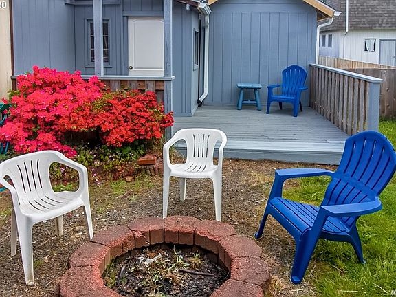 3rd image of 208 4th St NE