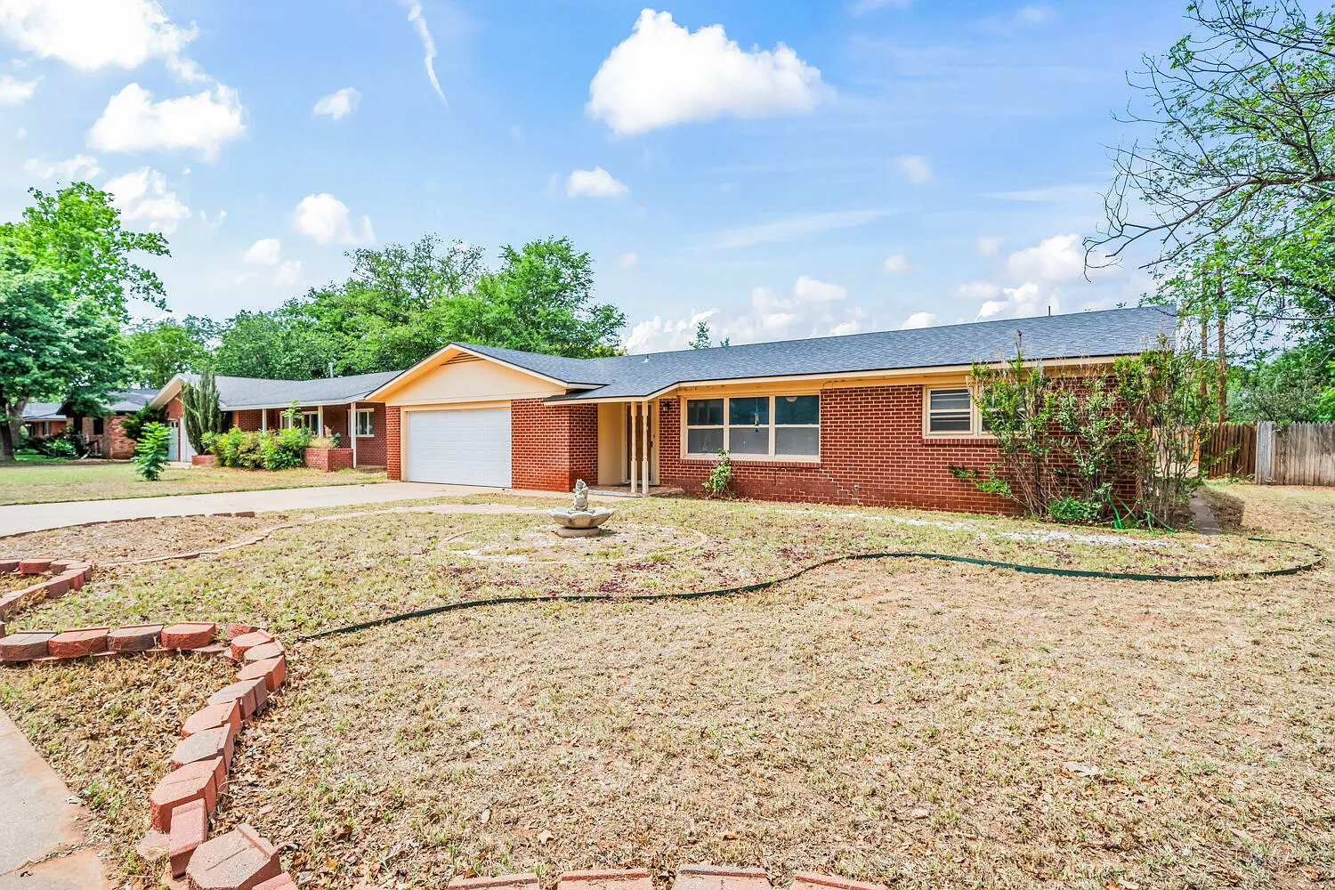 3 bed, 2.0 bath, 1636 sqft, $1,595 — Photo 2