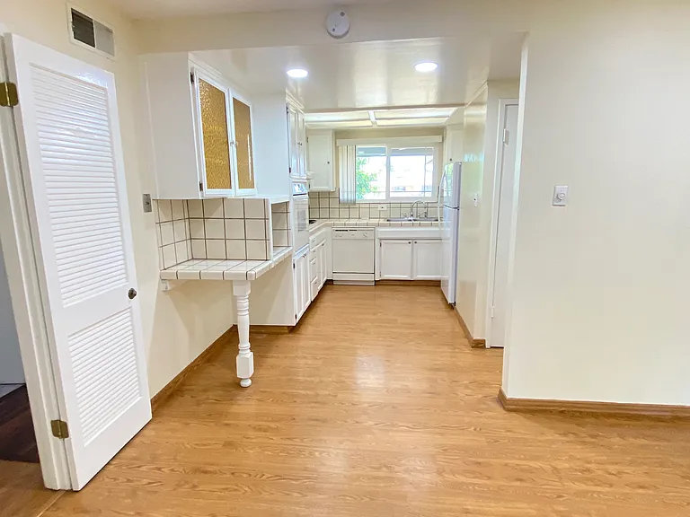 662 Catalina Dr — Photo 40