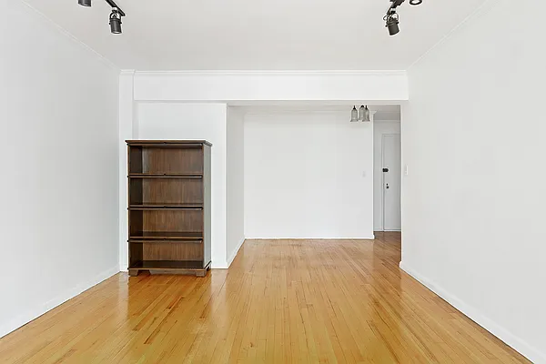 Rented by SERHANT. | media 9