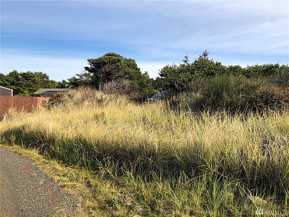 3rd image of 10 Cohassett Dunes Ln
