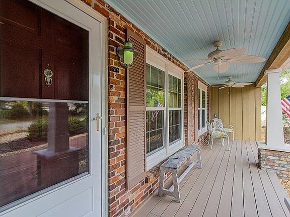3rd image of 608 Poinsettia Dr