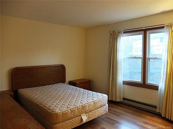 4th image of 1241 East St APT D3