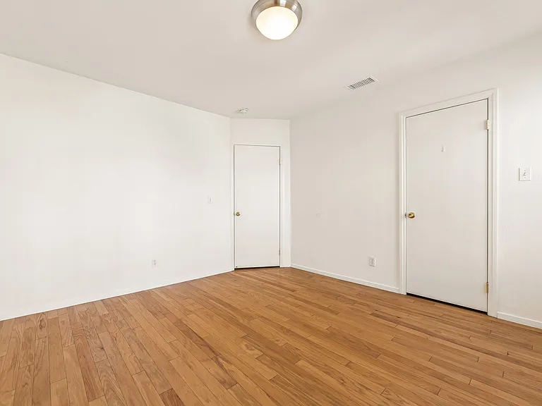 3611 W 4th St #1/2 — Photo 7