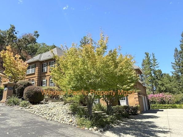 20 Oak Crest Ln