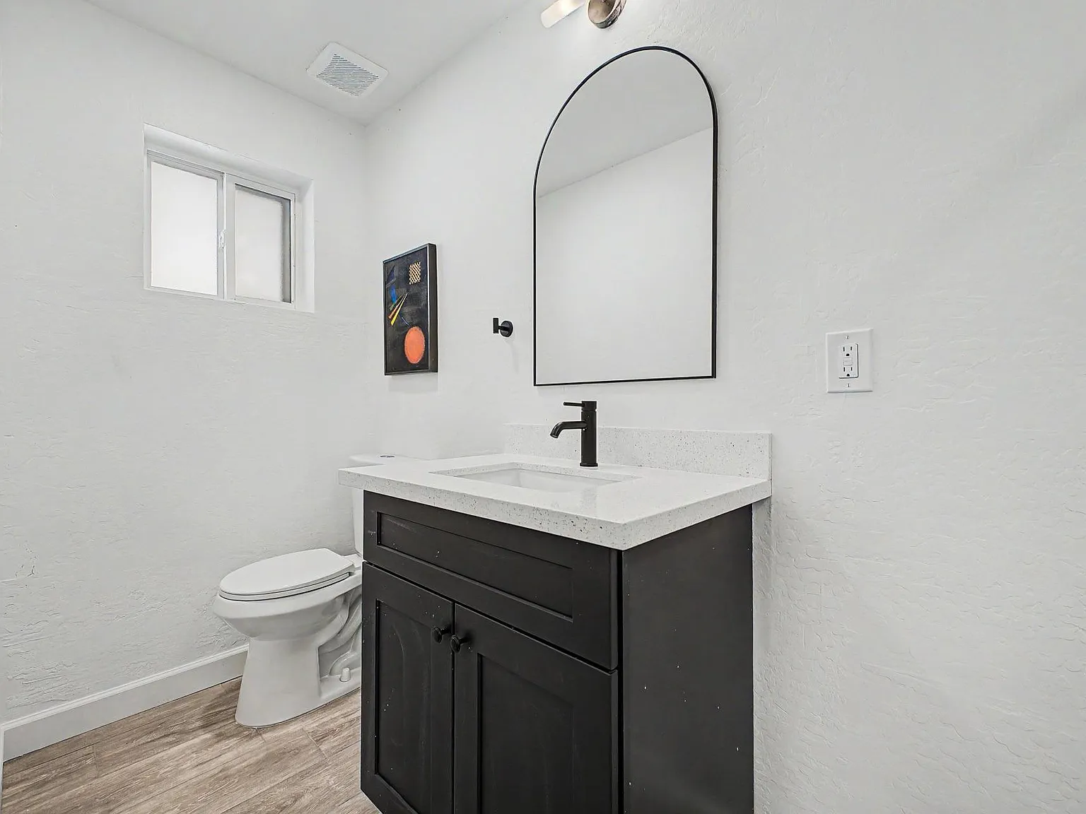 4 bed, 5.0 bath, 2800 sqft, $1,312 — Photo 4