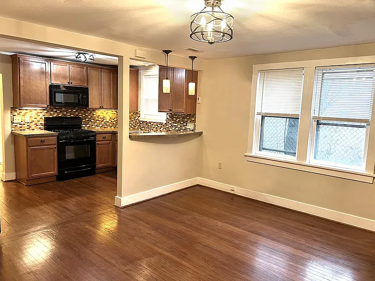 303 Richmond Ave #105 — Photo 9