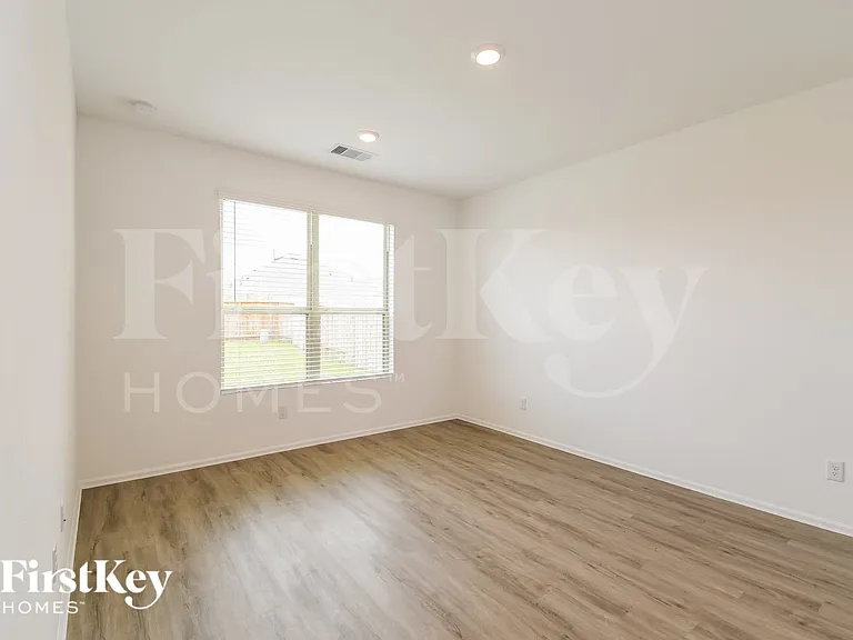 707 Willow Harbor Ln — Photo 7