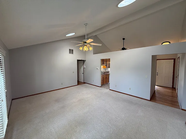 5018 Goldfinch Ln — Photo 10