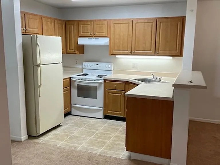 6052 Westgate Dr #102 — Photo 1