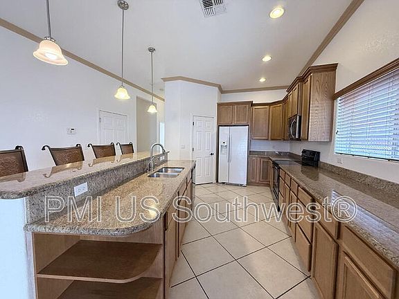 3rd image of 926 Stahlman Dr