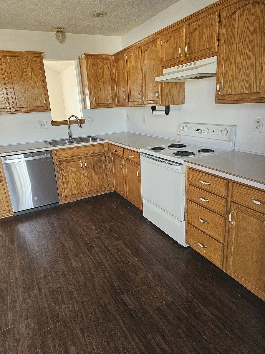 Building Photo - 106 W Lakeview Rd #6