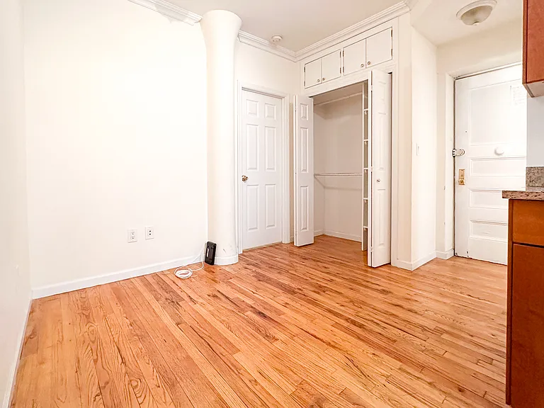 516 E 78th St #1A — Photo 4