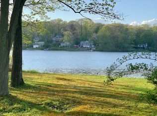 65 E Shore Dr, Higganum, CT 06441