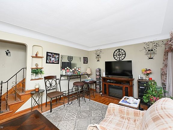 4th image of 17812 Dalewood Ave