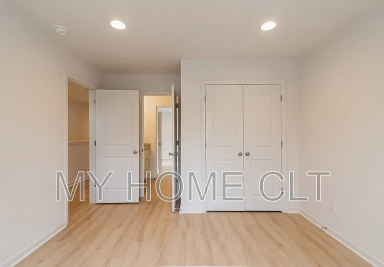 2719 Capitol Dr — Photo 27