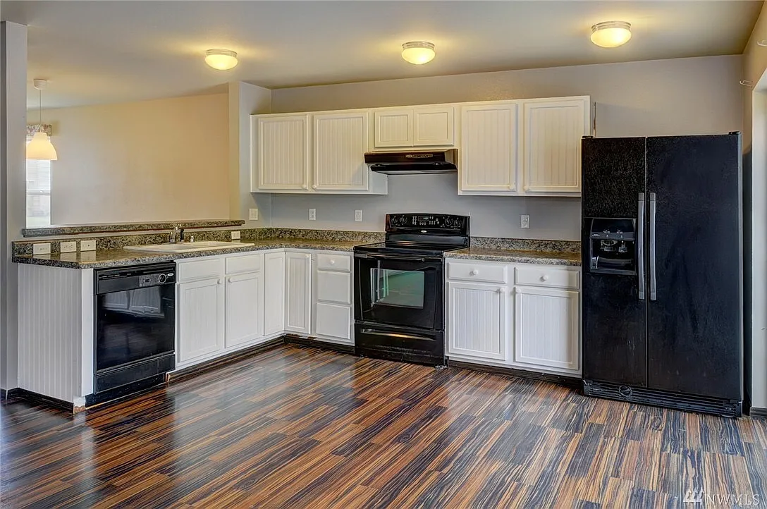 4 bed, 2.5 bath, 2102 sqft, $2,750 — Photo 2