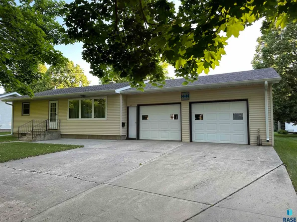 621 S Relanto St, Freeman, SD 57029
