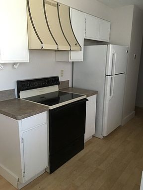 1st image of 605 Maurine St