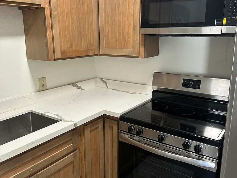 2425 W 12th St #3 — Photo 7